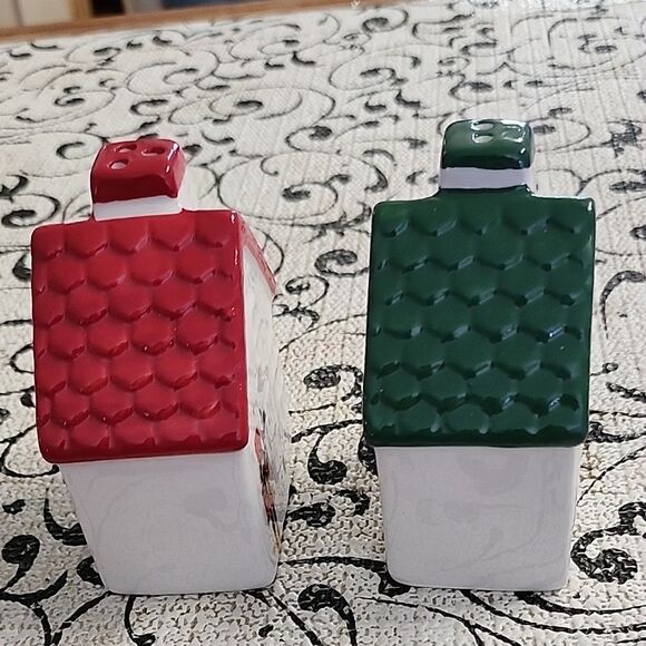 Festive Ceramic House Salt and Pepper Shakers - Red and Green - Picture 6 of 6